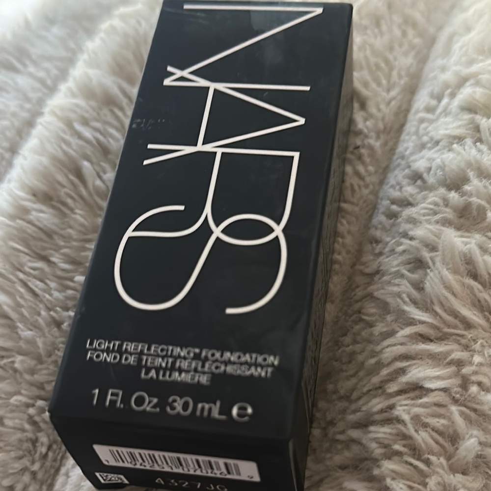 NARS Light Reflecting Foundation - Elegant Black Packaging